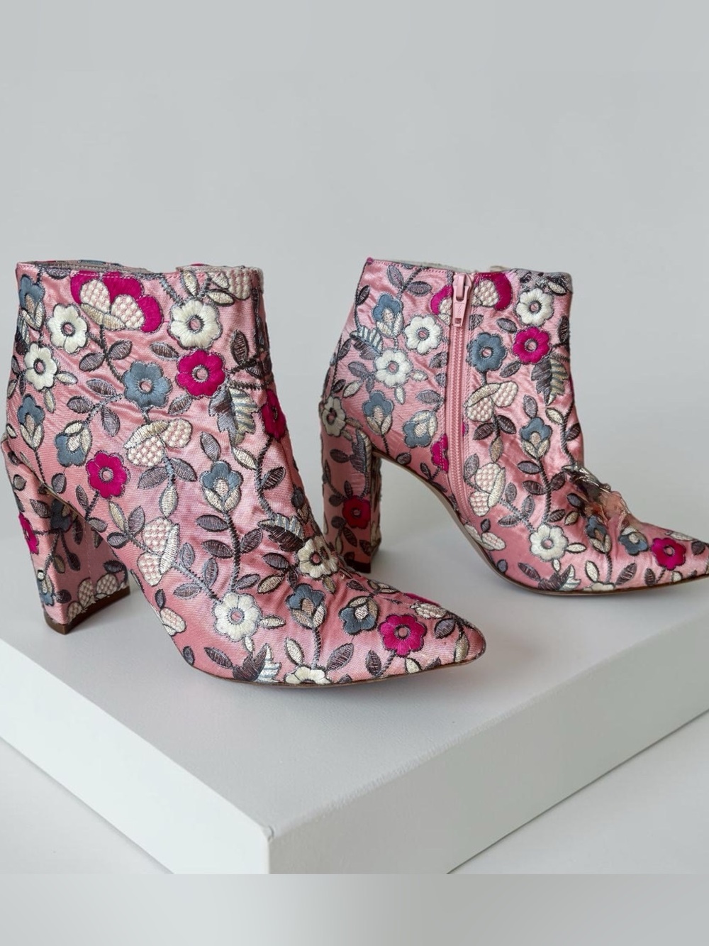 Stuart Weitzman Bacari Floral Jacquard Tapestry Ankle Boots 8.5